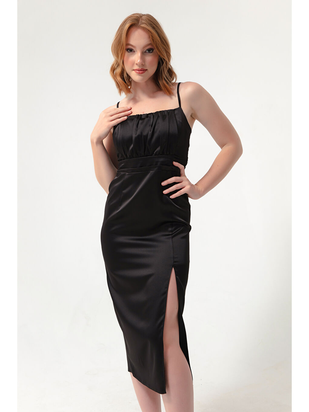 Kadın Siyah İnce Askılı Yırtmaçlı Midi Saten Abiye Elbise-2