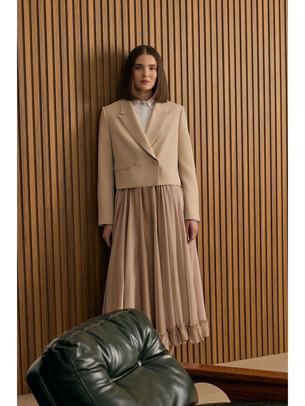 Bej Dokuma Kısa Ceket