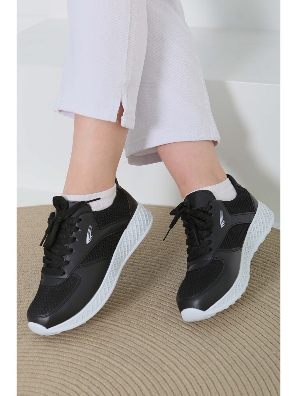 Kadın Siyah Beyaz Yüksek Taban Spor Ayakkabı - 27089