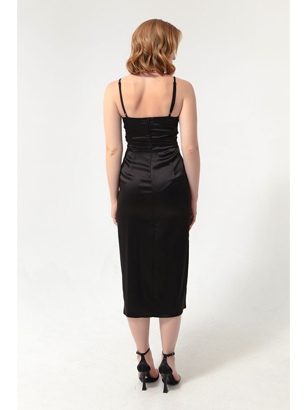 Kadın Siyah İnce Askılı Yırtmaçlı Midi Saten Abiye Elbise-4