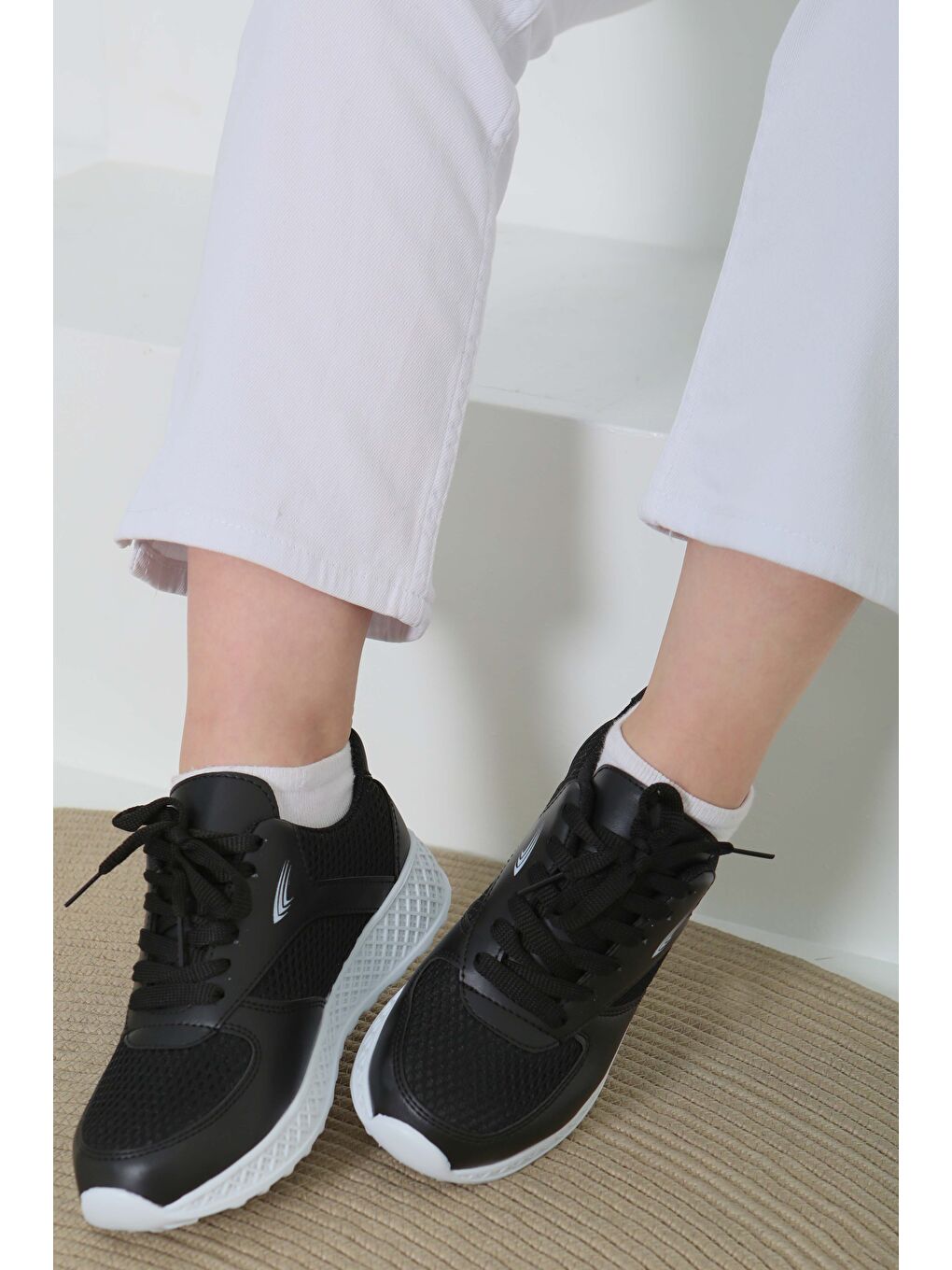 Kadın Siyah Beyaz Yüksek Taban Spor Ayakkabı - 27089-1