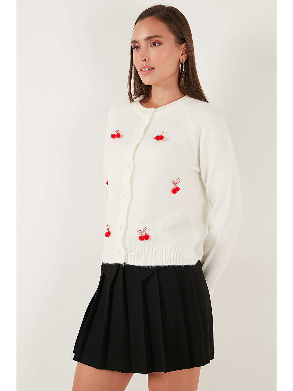 Ekru Premium Regular Fit Bisiklet Yaka Kiraz Süslemeli Hırka 6802939A-4