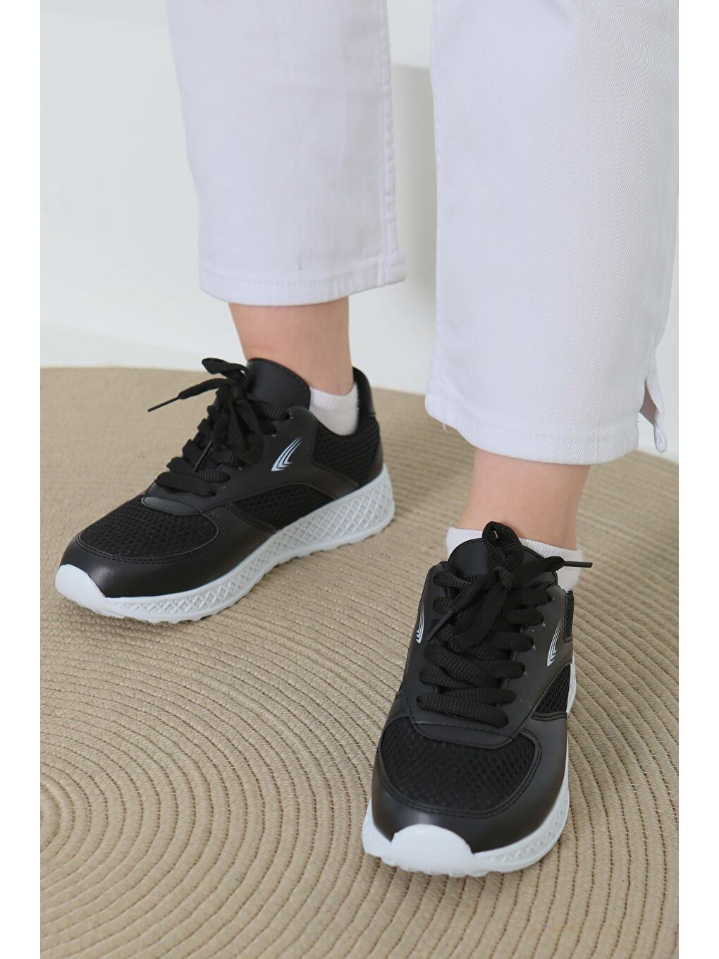 Kadın Siyah Beyaz Yüksek Taban Spor Ayakkabı - 27089-3