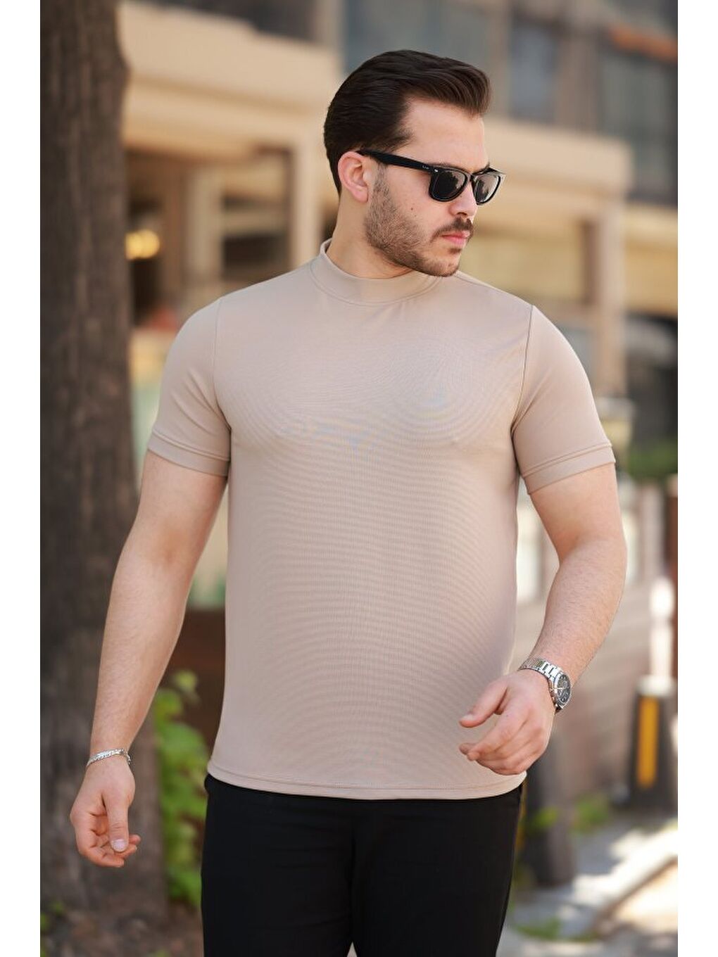 Bej Erkek Yarım Balıkçı Yaka Kısa Kollu T-shirt