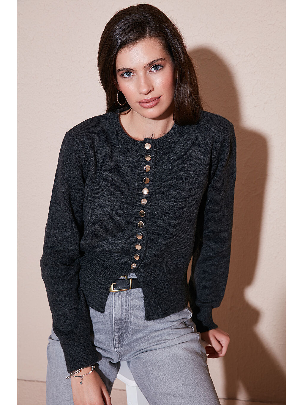 Antrasit Premium Comfort Fit Yuvarlak Yaka Crop Triko Hırka 680HI00164