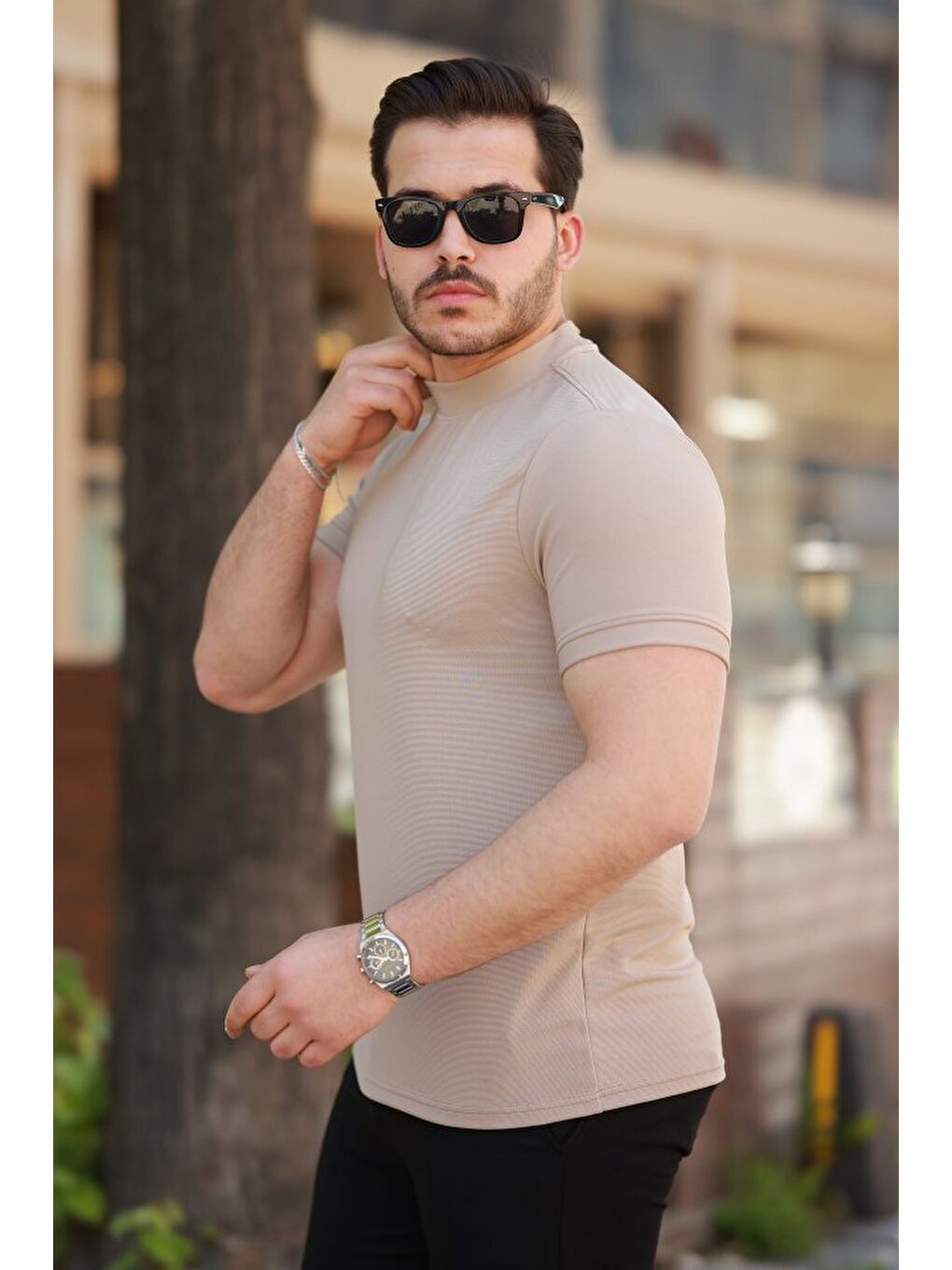 Bej Erkek Yarım Balıkçı Yaka Kısa Kollu T-shirt-1