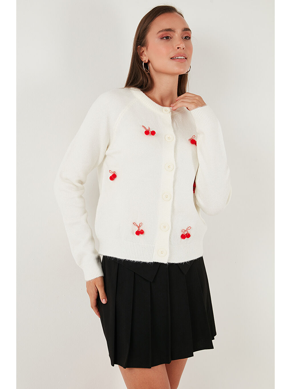 Ekru Premium Regular Fit Bisiklet Yaka Kiraz Süslemeli Hırka 6802939A-5