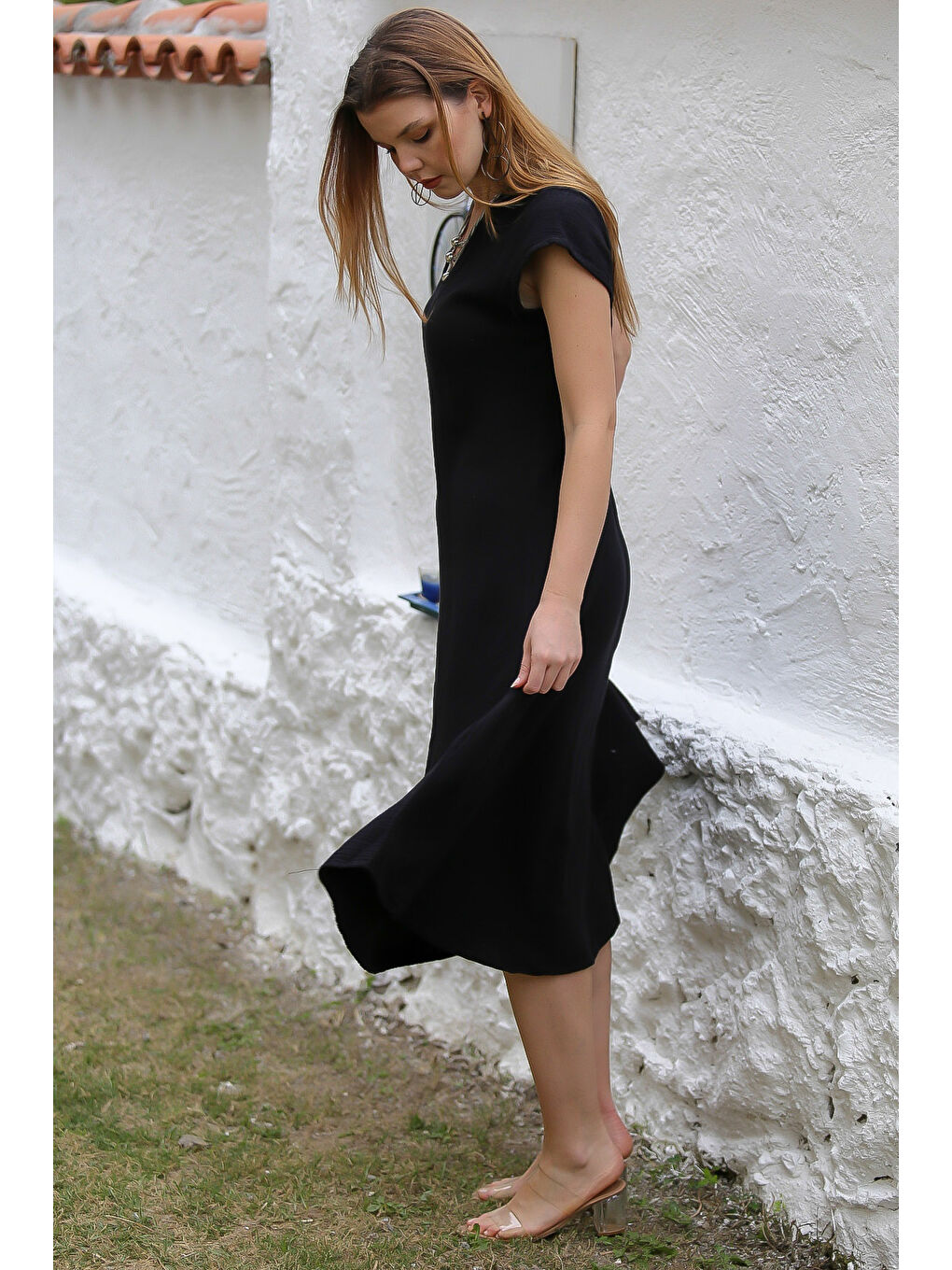 Organik Pamuk Siyah V Yaka Düşük Kol Oval Etekli Midi Boy Dokuma Casual Müslin Elbise-3