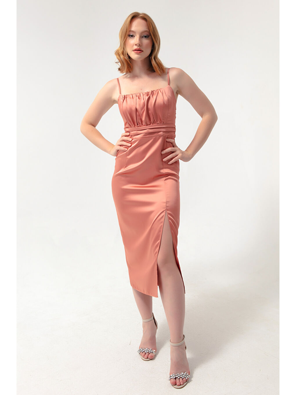Pembe Kadın Somon İnce Askılı Yırtmaçlı Midi Saten Abiye Elbise-2