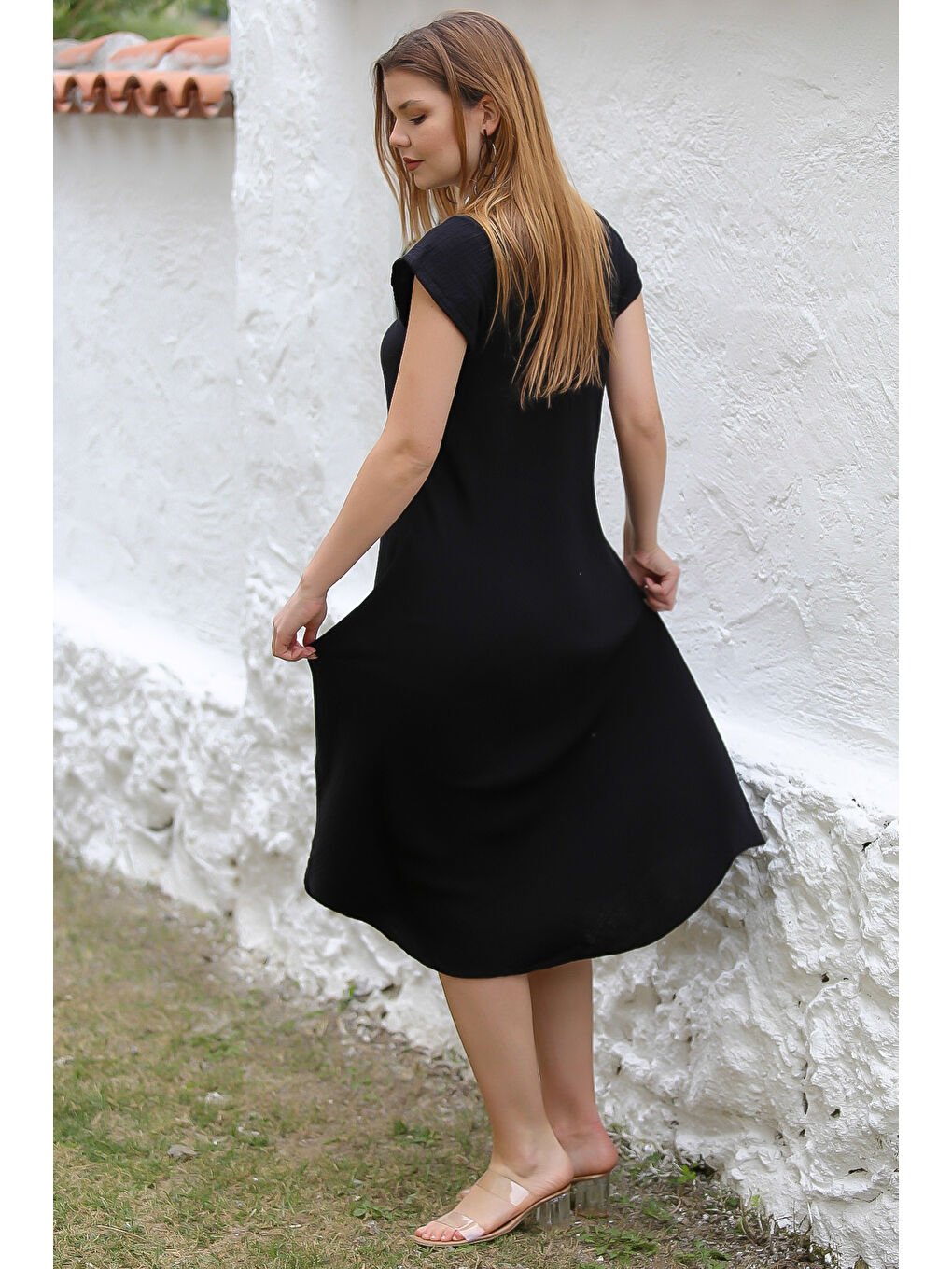 Organik Pamuk Siyah V Yaka Düşük Kol Oval Etekli Midi Boy Dokuma Casual Müslin Elbise-4