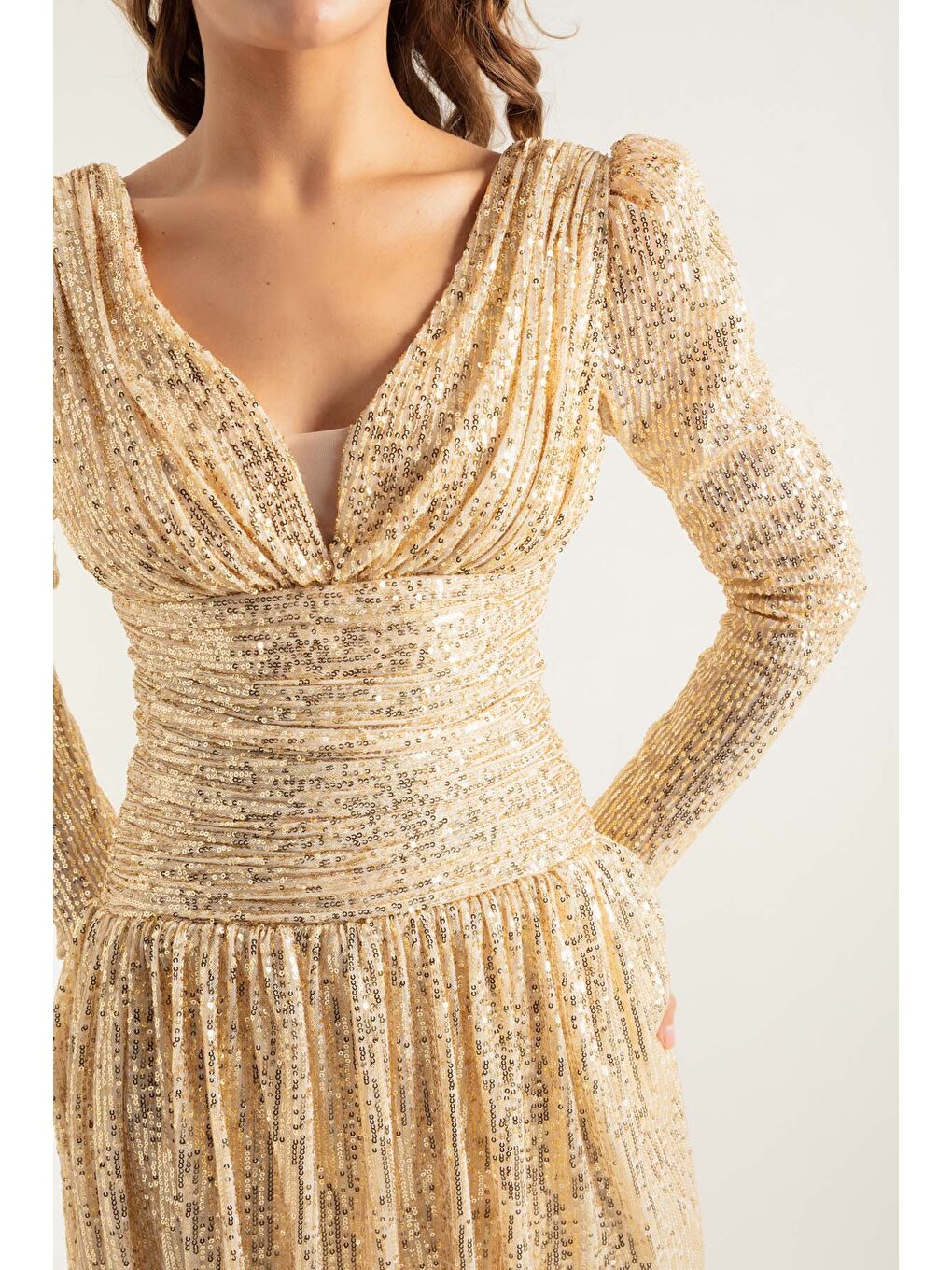 Sarı Kadın Gold Uzun Kol Pullu Mini Gece Elbisesi-3