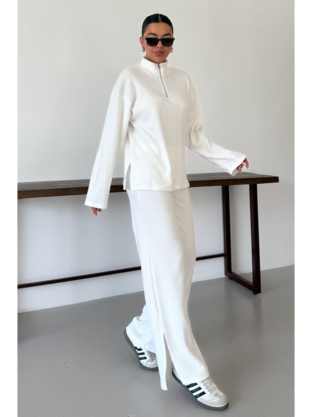 Kadın Beyaz Yarım Fermuarlı Dik Yaka Kazak Alt-Üst Pantolonlu Takım-1