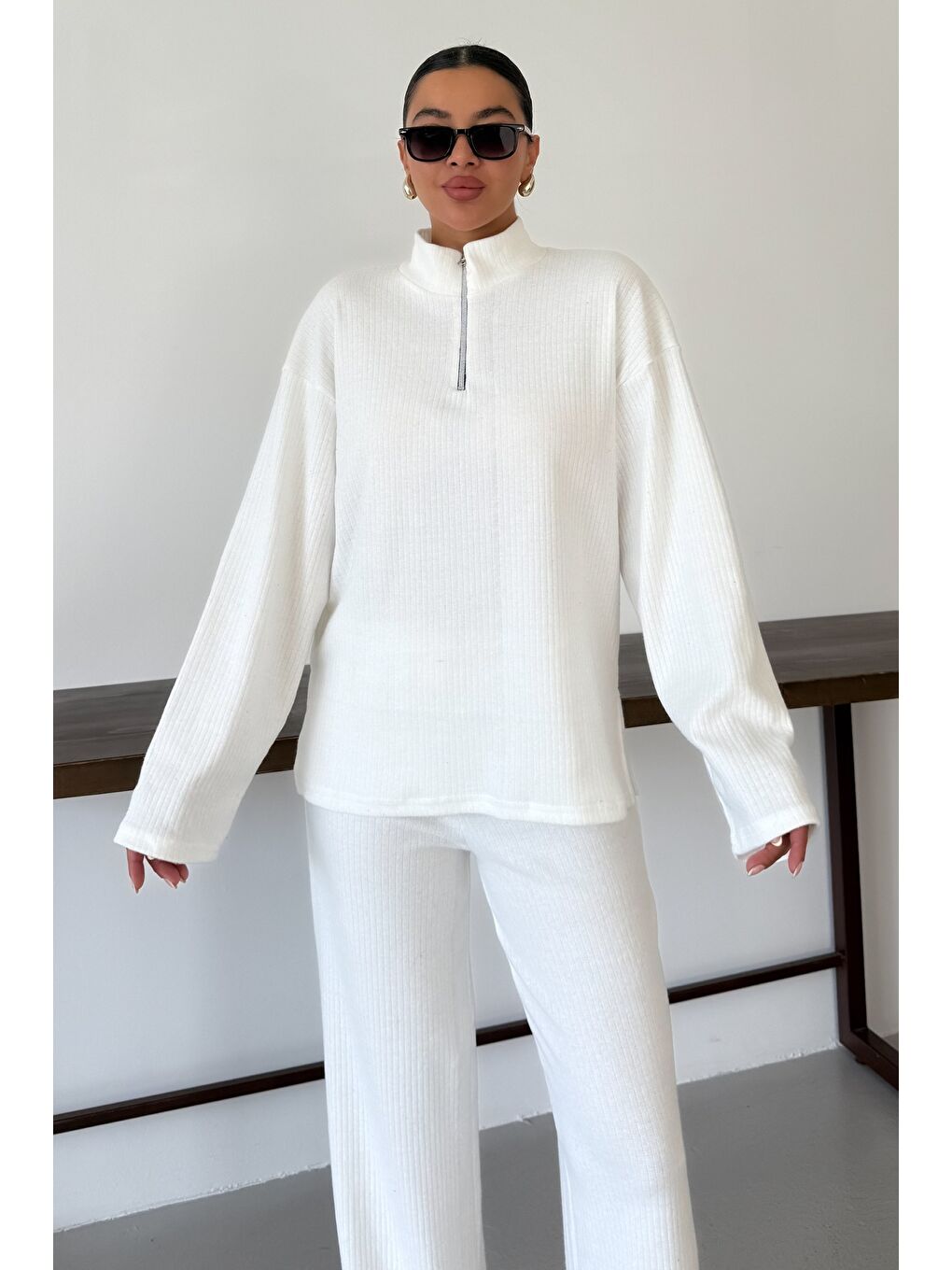 Kadın Beyaz Yarım Fermuarlı Dik Yaka Kazak Alt-Üst Pantolonlu Takım-2