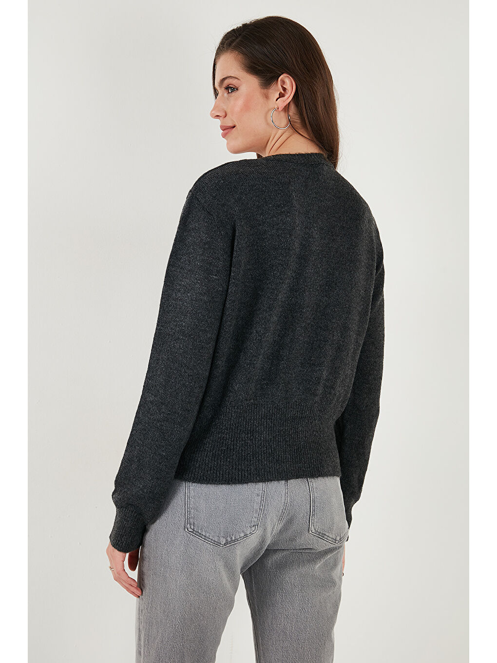 Antrasit Premium Comfort Fit Yuvarlak Yaka Crop Triko Hırka 680HI00164-5