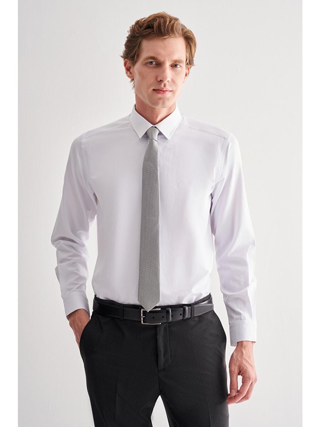 Beyaz Sert Yaka Uzun Kol Slim Fit Pamuklu Gömlek 1004255175