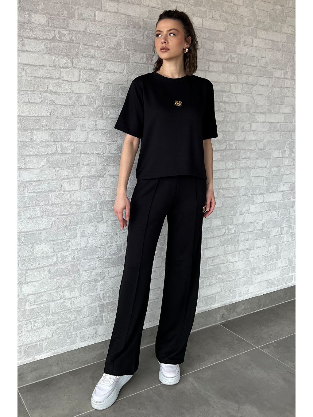 Siyah Kadın Gold Toka Detaylı Tişört Pantolon İkili Takım-1