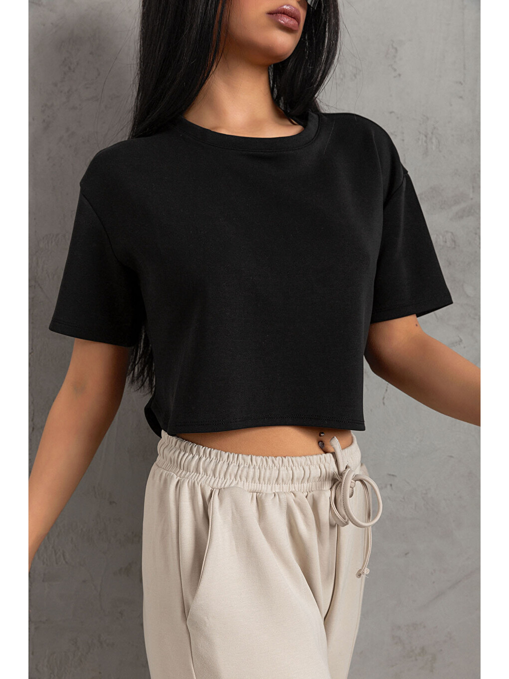 Siyah Ultra Yumuşak Dokunuş: Modal Crop Top Serisi Kadın Tişört @savona-3
