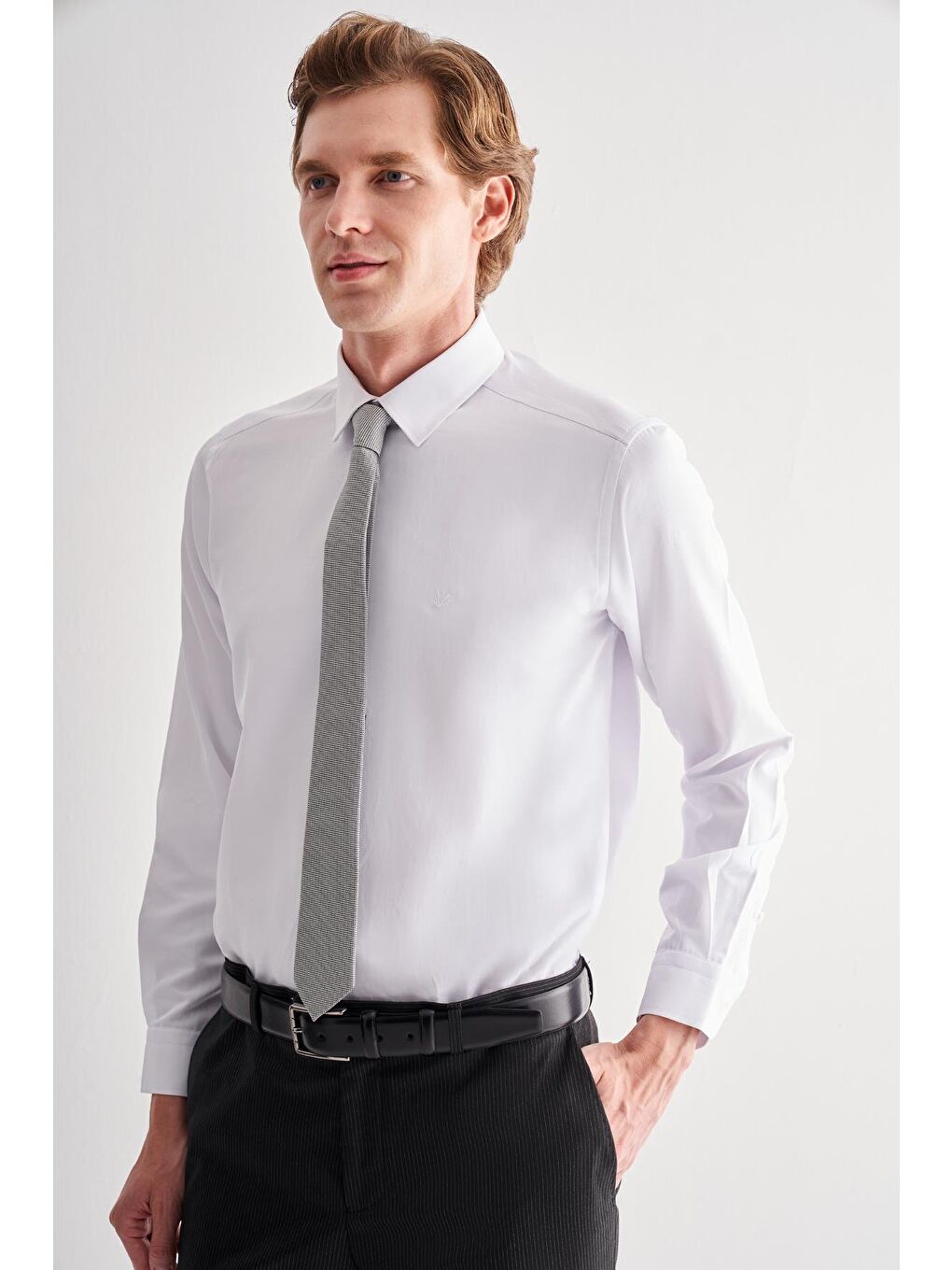 Beyaz Sert Yaka Uzun Kol Slim Fit Pamuklu Gömlek 1004255175-2