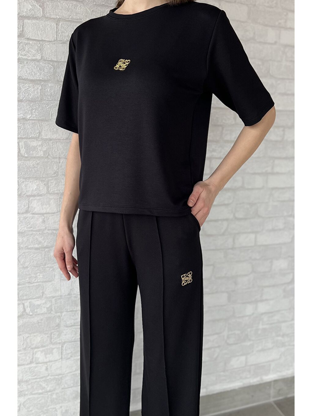 Siyah Kadın Gold Toka Detaylı Tişört Pantolon İkili Takım-3