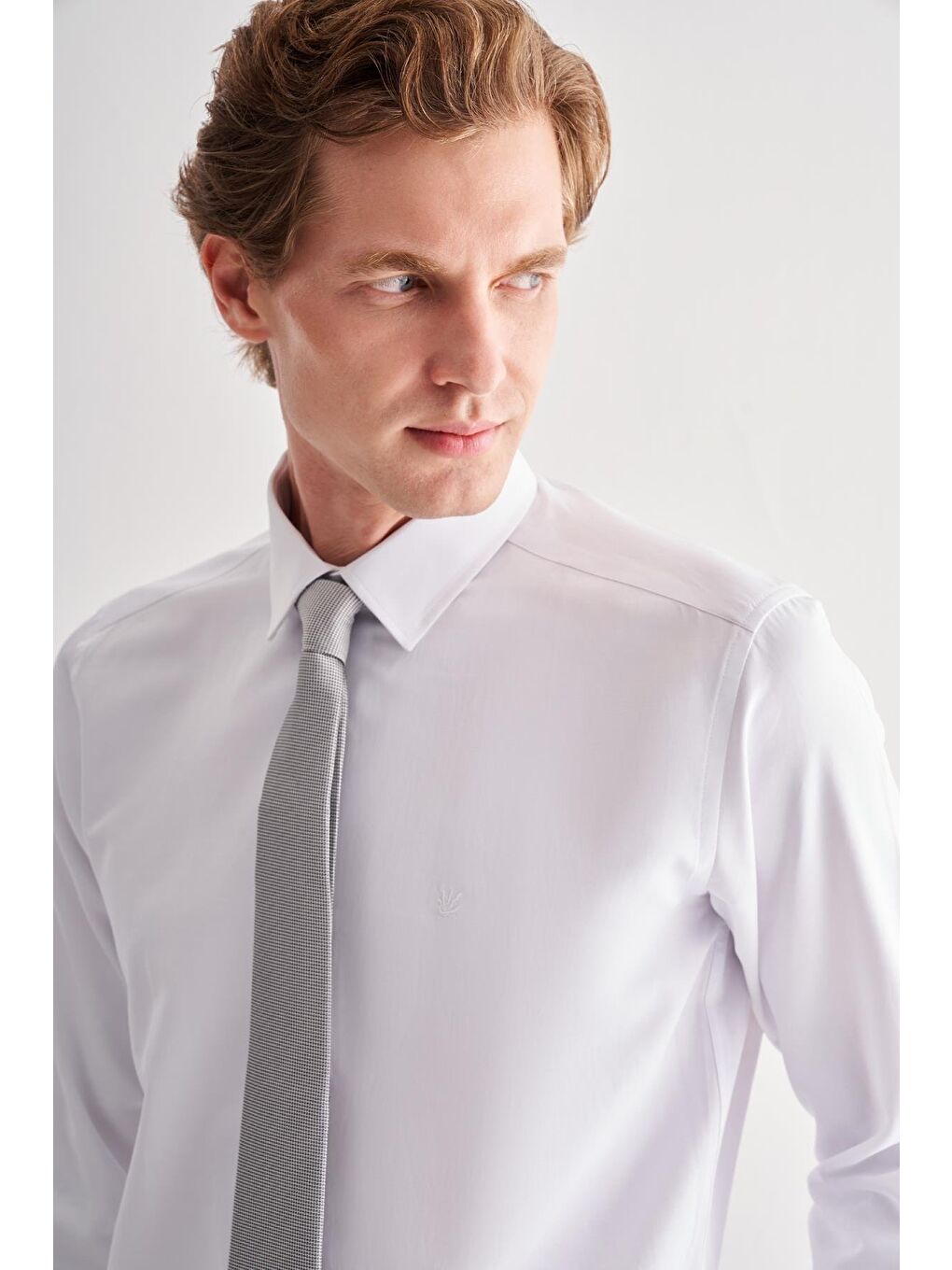 Beyaz Sert Yaka Uzun Kol Slim Fit Pamuklu Gömlek 1004255175-3
