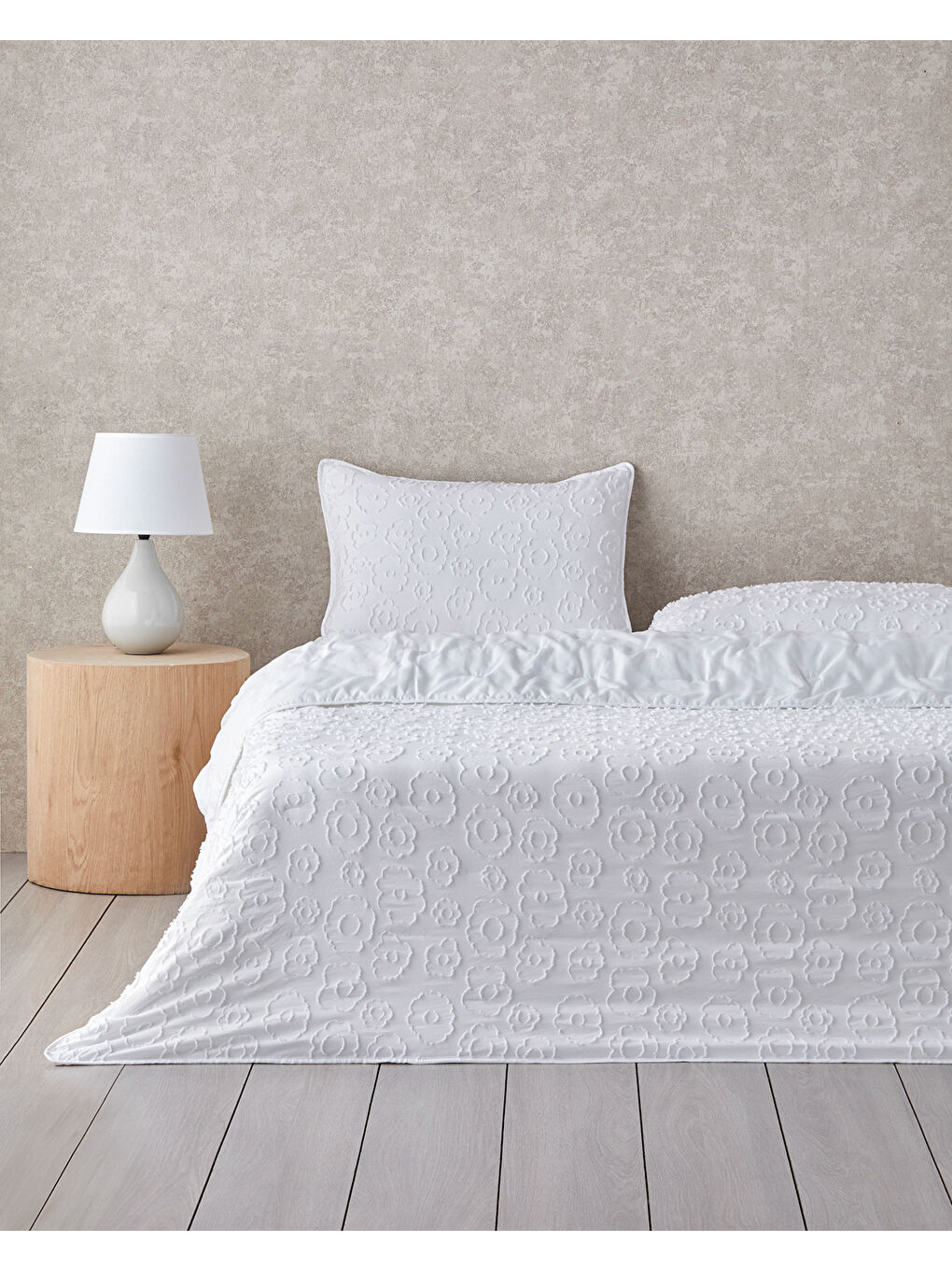 Dainty Bloom Kesmeli Tek Kişilik Yatak Örtüsü Takımı 160x220 cm Beyaz
