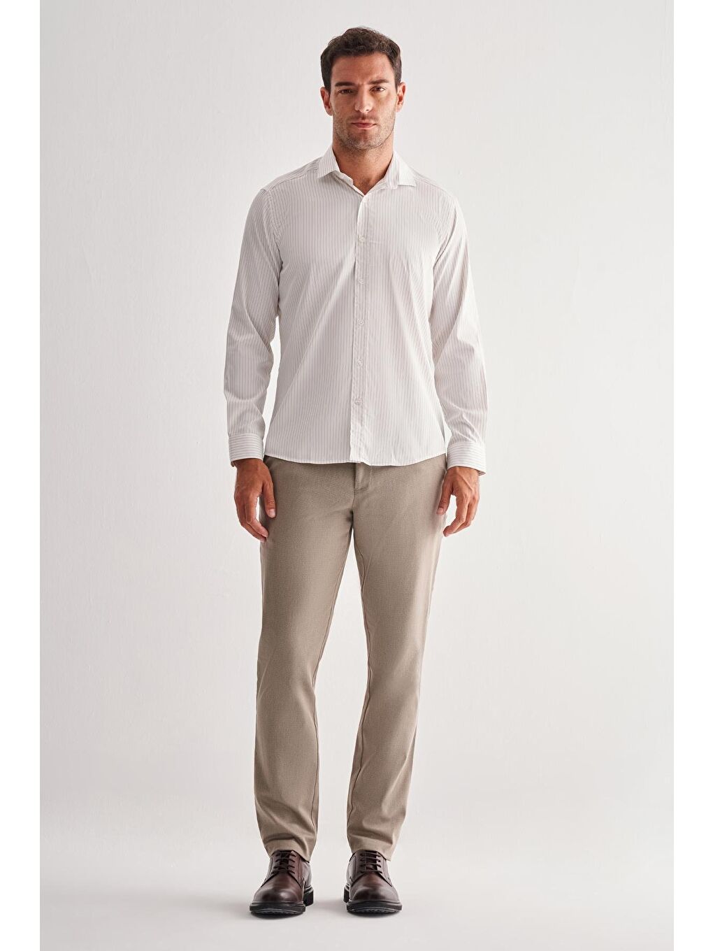 Beyaz Yarım İtalyan Yaka Uzun Kol Cepsiz Slim Fit Cls Gömlek 1004255174-1