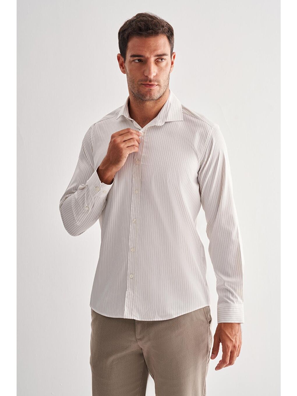 Beyaz Yarım İtalyan Yaka Uzun Kol Cepsiz Slim Fit Cls Gömlek 1004255174-2