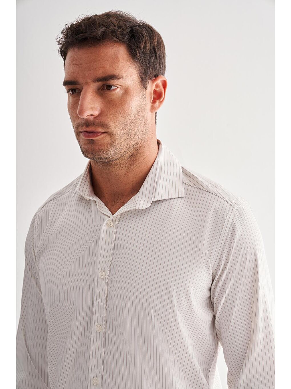 Beyaz Yarım İtalyan Yaka Uzun Kol Cepsiz Slim Fit Cls Gömlek 1004255174-3