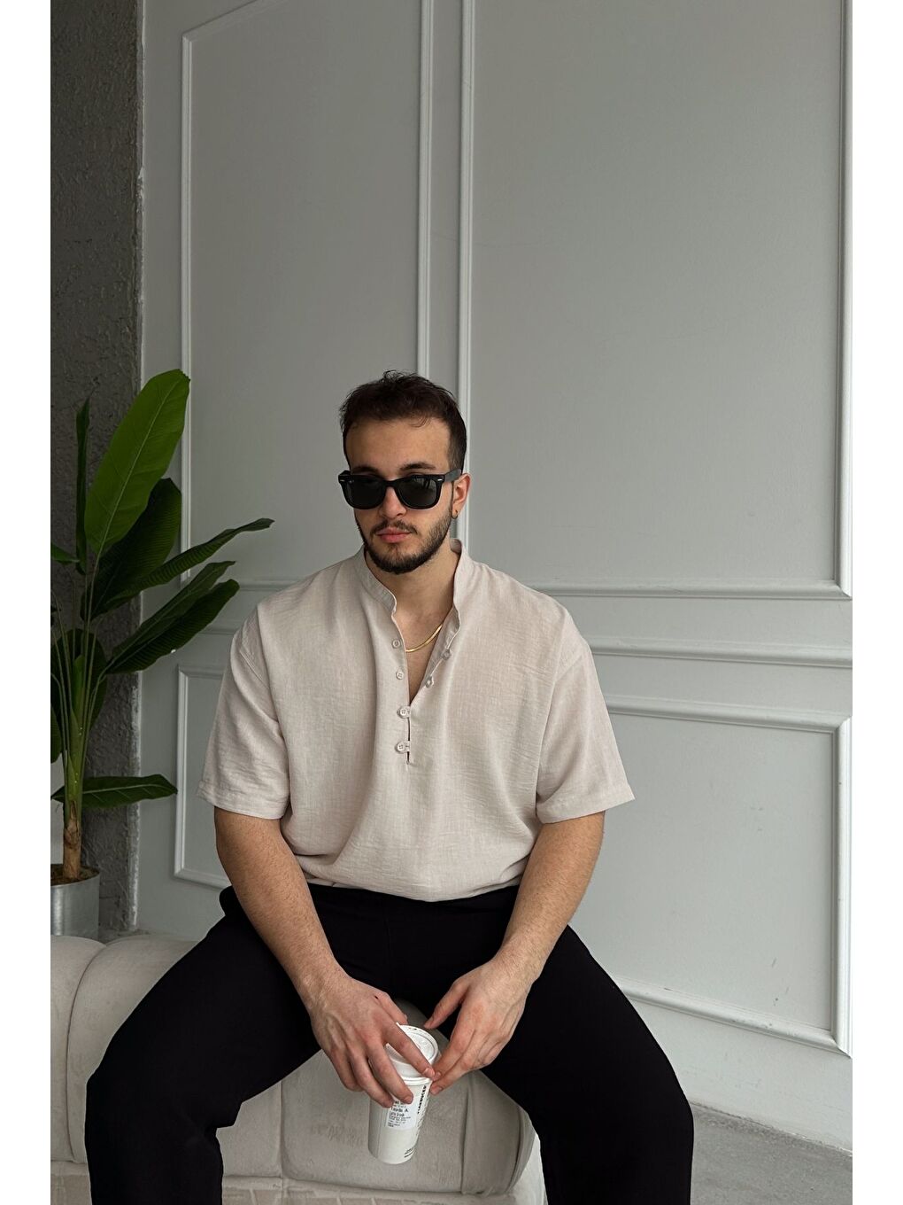 Bej Soro Erkek Oversize Keten Görünümlü Kısa Kol Hakim Yaka Yarım Pat Gömlek