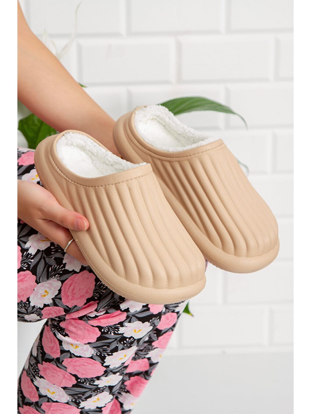 Bej FLORA Kapalı İçi Yünlü Unisex Ev Terliği Kışlık Terlik Su Geçirmez-1