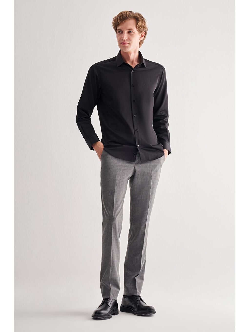 Siyah Sert Yaka Uzun Kol Slim Fit Pamuklu Gömlek 1004255175-1