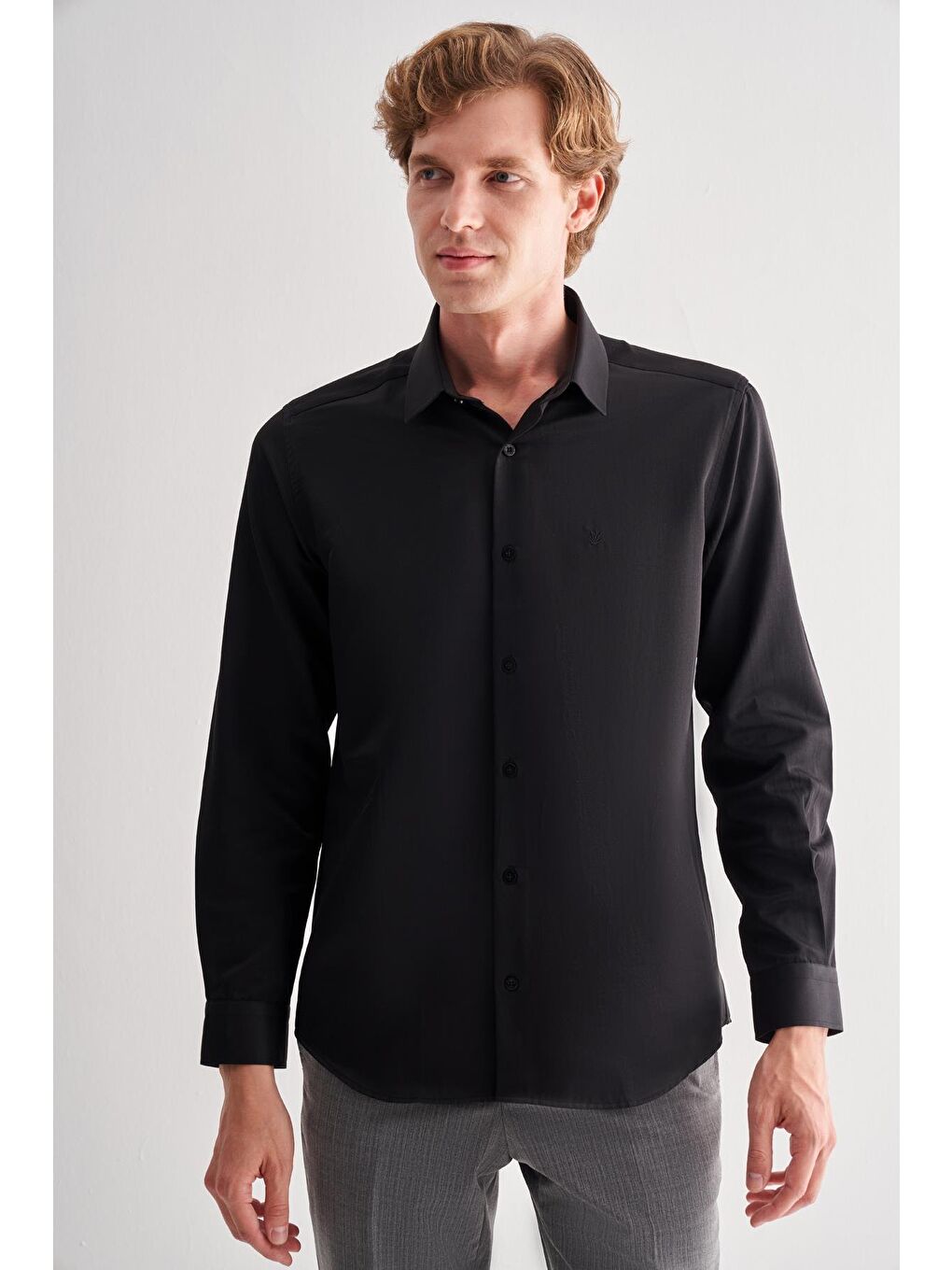 Siyah Sert Yaka Uzun Kol Slim Fit Pamuklu Gömlek 1004255175-2