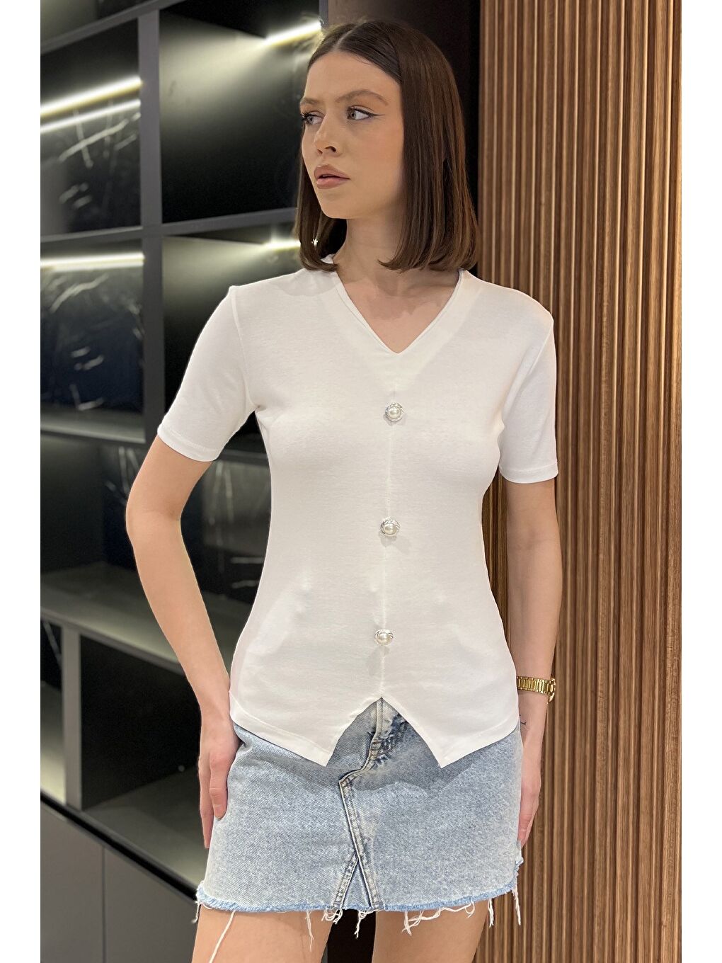 Ekru Kadın İnci Düğme Detaylı Elastanlı Bluz