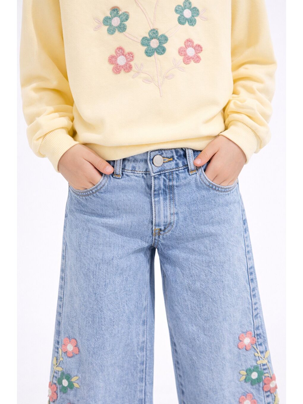 Ekru Krem Çiçek Nakışlı Badili Jean Pantolonlu Kız Çocuk Takımı 23515-2