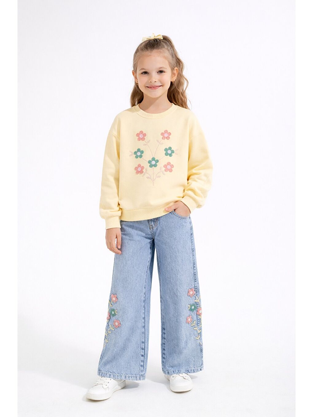 Ekru Krem Çiçek Nakışlı Badili Jean Pantolonlu Kız Çocuk Takımı 23515-3