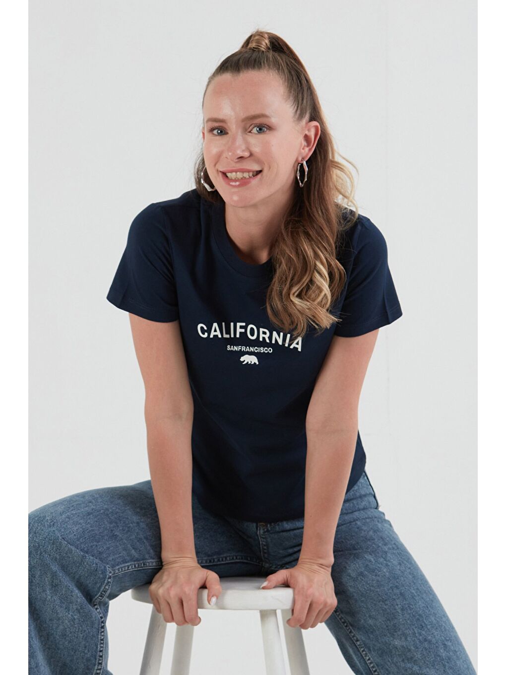 Lacivert California Kabartma Baskılı Bisiklet Yaka Tişört