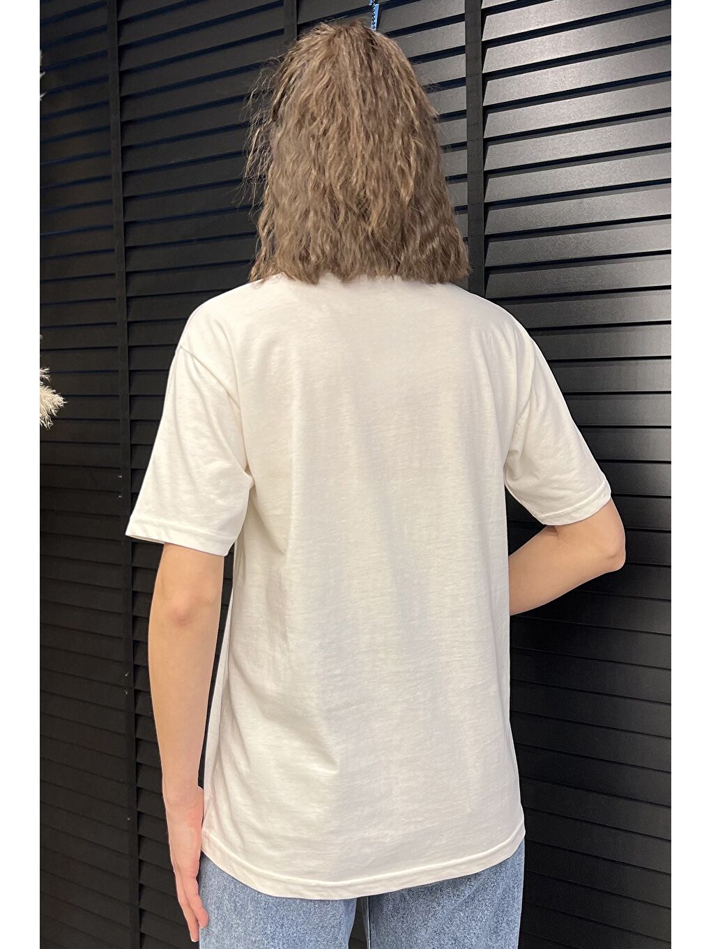 Ekru Bisiklet Yaka Baskılı Taşlı Kadın Tişört-2