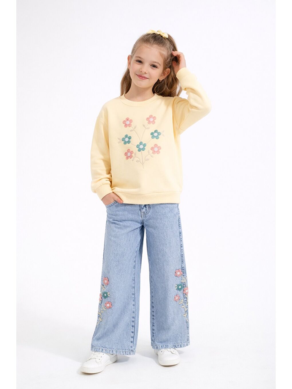 Ekru Krem Çiçek Nakışlı Badili Jean Pantolonlu Kız Çocuk Takımı 23515-4