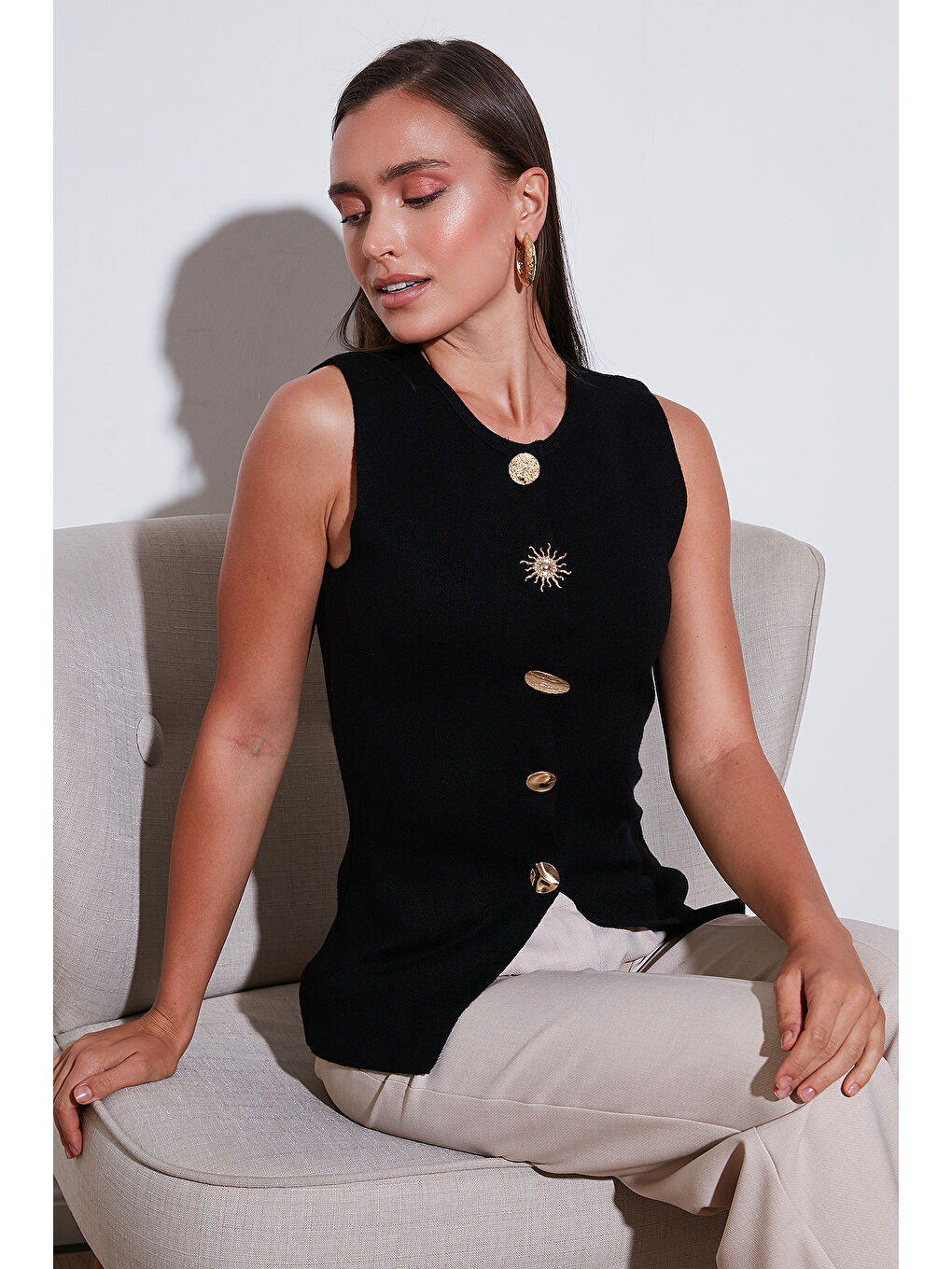 Siyah Premium Regular Fit Bisiklet Yaka Düğme Detaylı Yelek 680YE00043