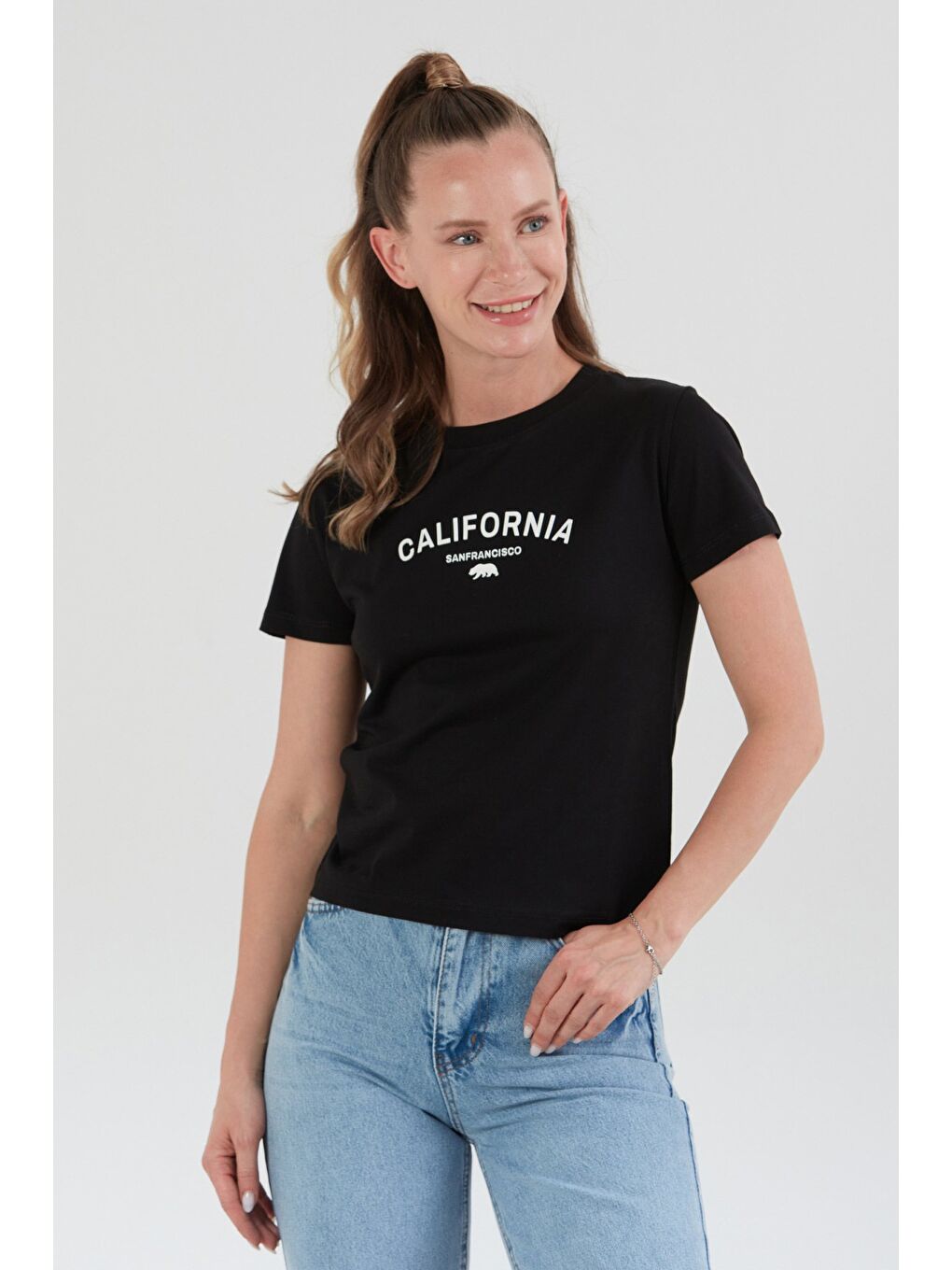 Siyah California Kabartma Baskılı Bisiklet Yaka Tişört-2