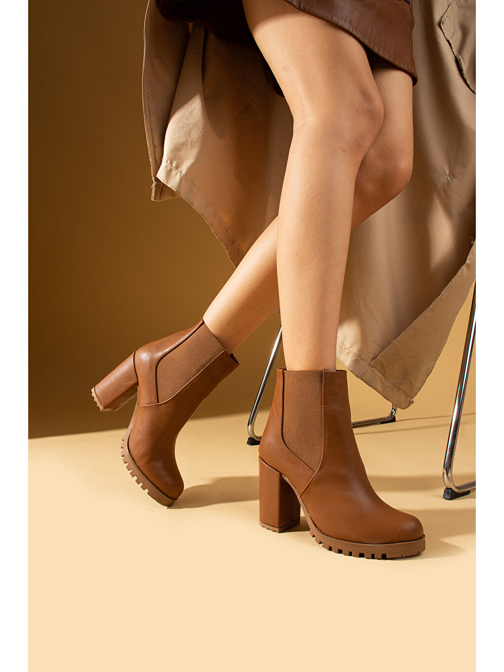 Kahverengi Kalın Topuklu Lastikli Rahat Taban Bilekte Kadın Bot 51-5010-24Cilt