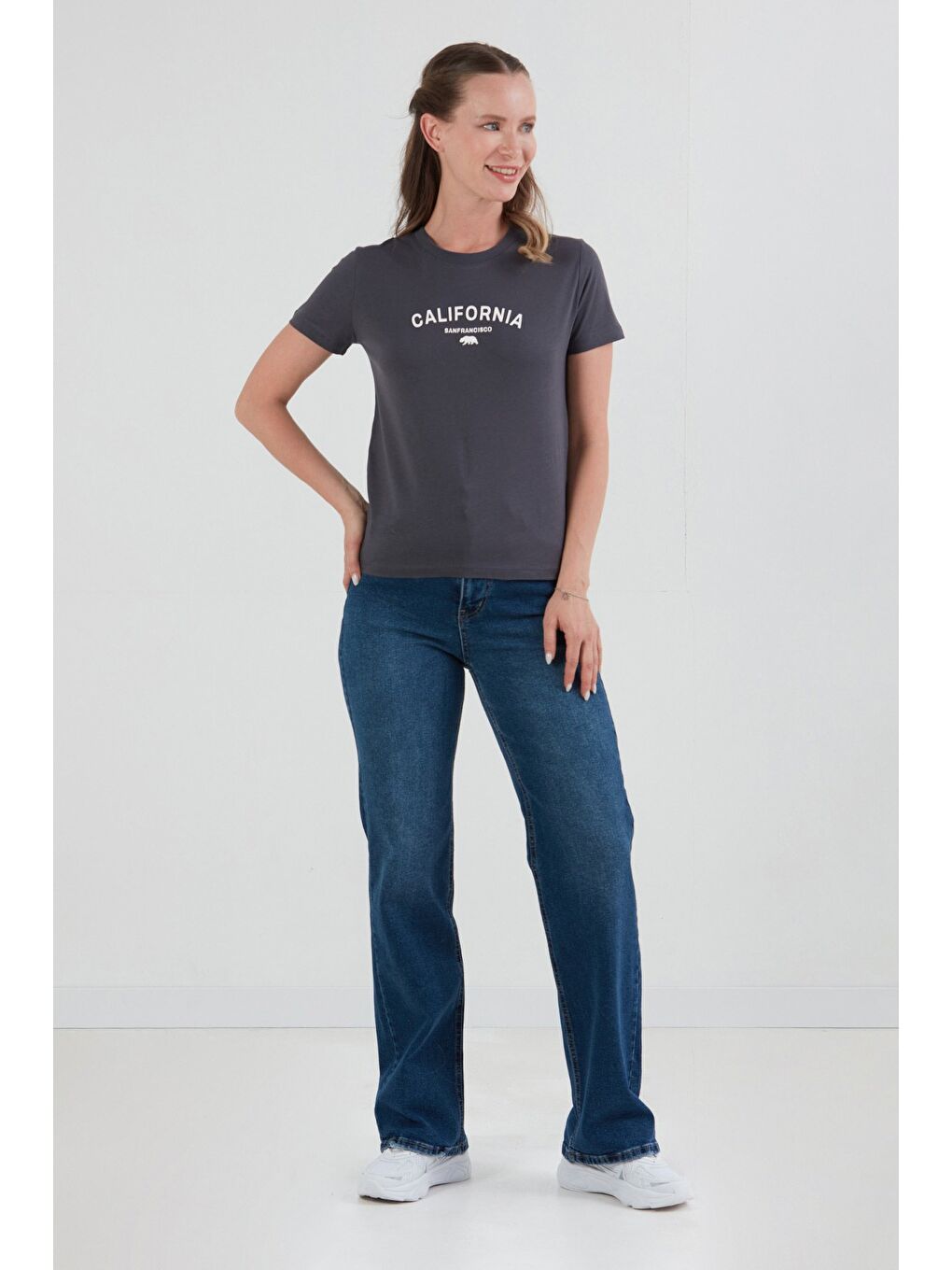 Antrasit California Kabartma Baskılı Bisiklet Yaka Tişört-1