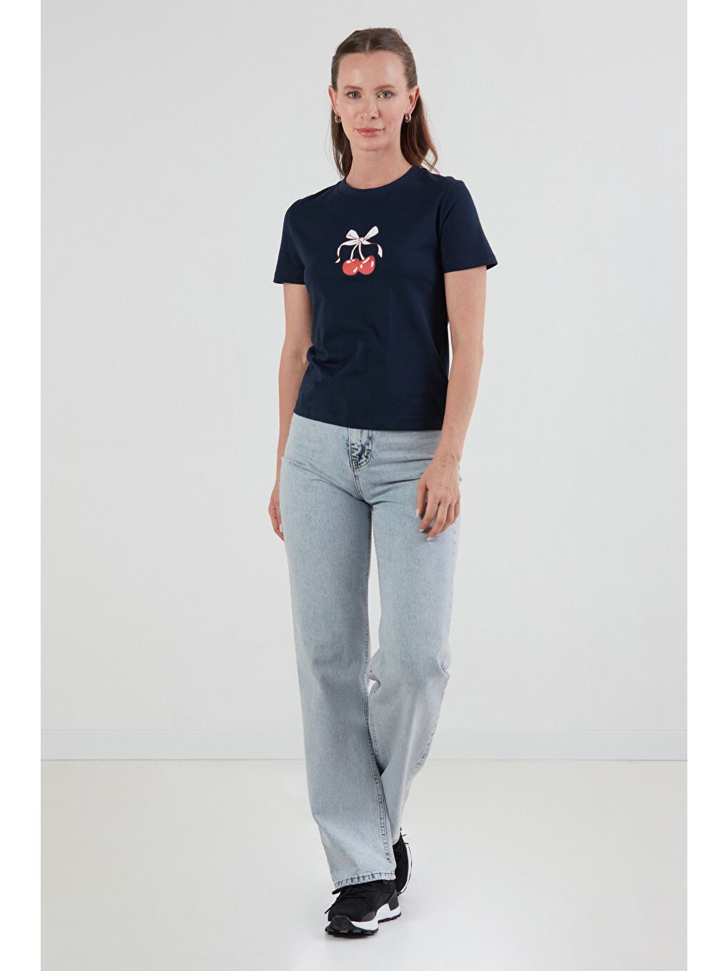 Lacivert Kiraz Ve Fiyonk Baskılı Bisiklet Yaka Tişört-2