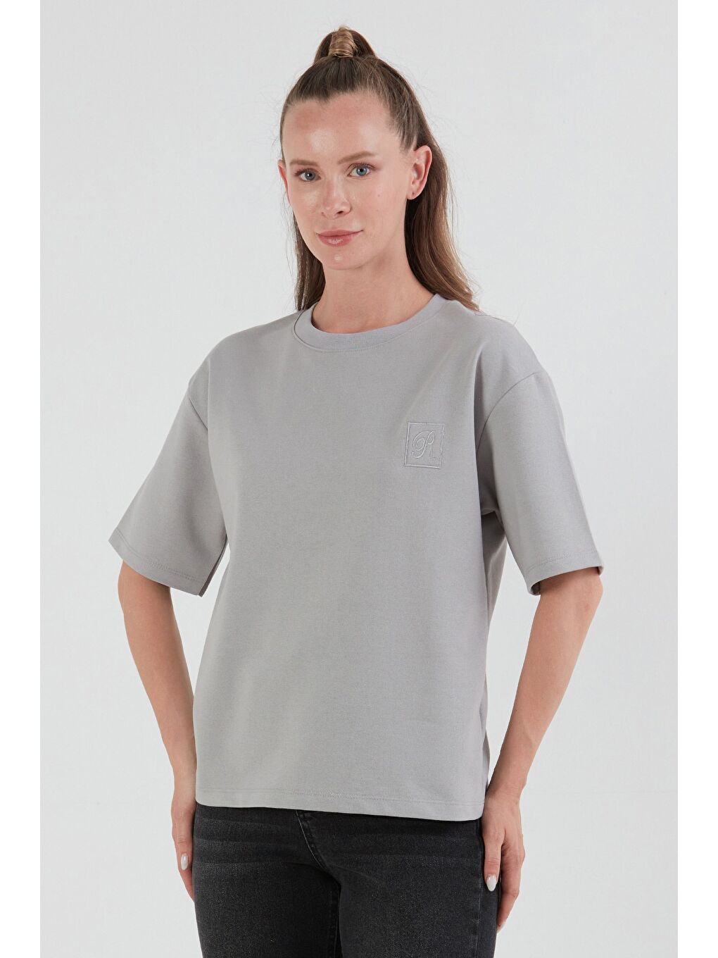 Gri R Harf Nakışlı Oversize Tişört-2