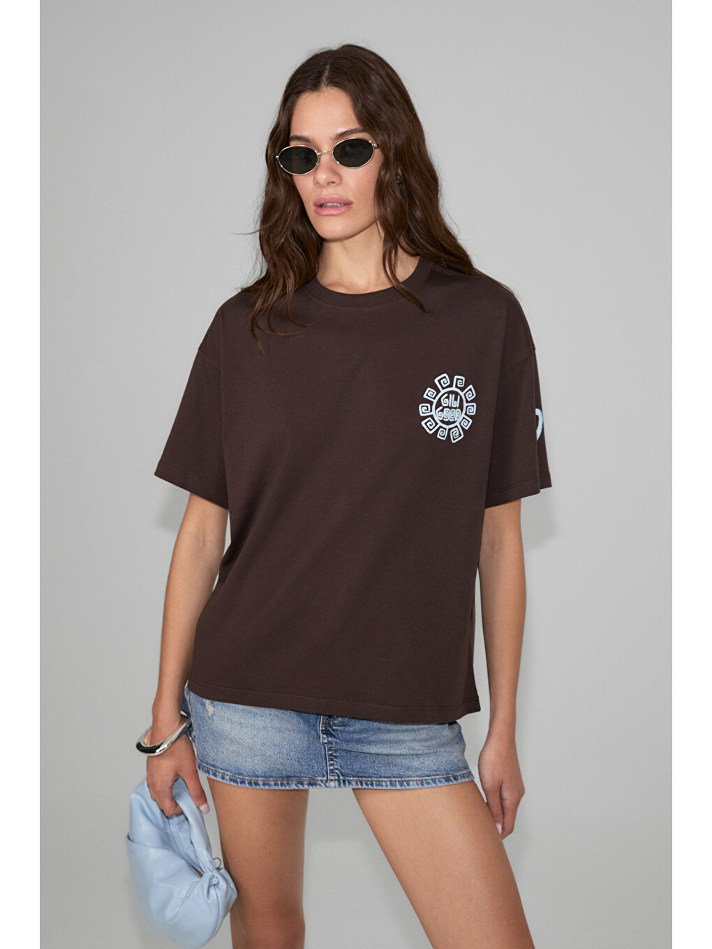 Sahara Kadın Yumuşak Ve %100 Organik Pamuklu Baskı Detaylı Kahverengi T-shirt