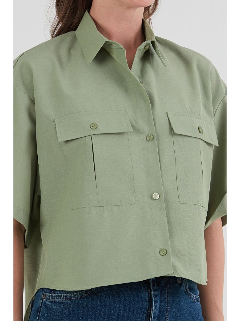 Haki Basic Çift Cepli Arkası Uzun Crop Gömlek-4