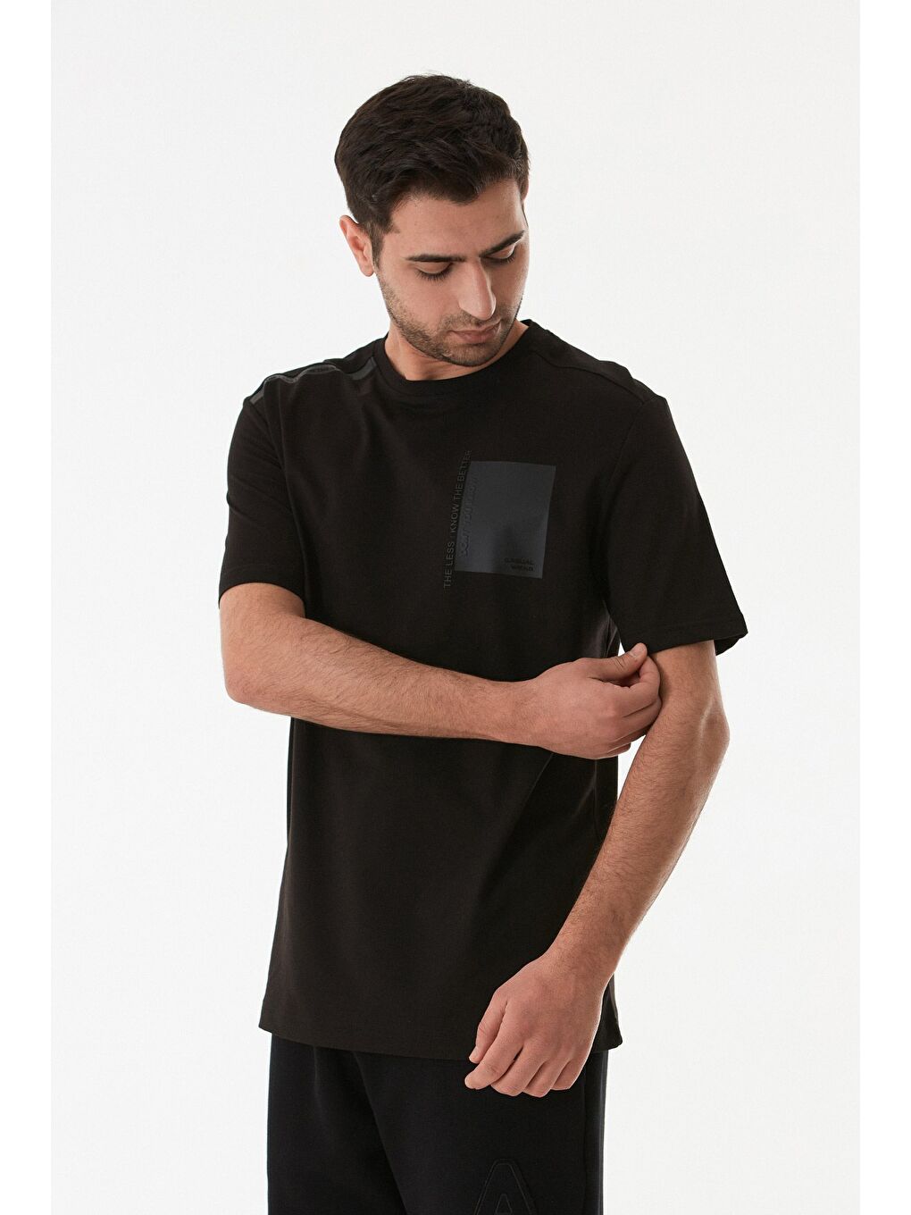 Siyah Baskılı Bisiklet Yaka Tişört-3