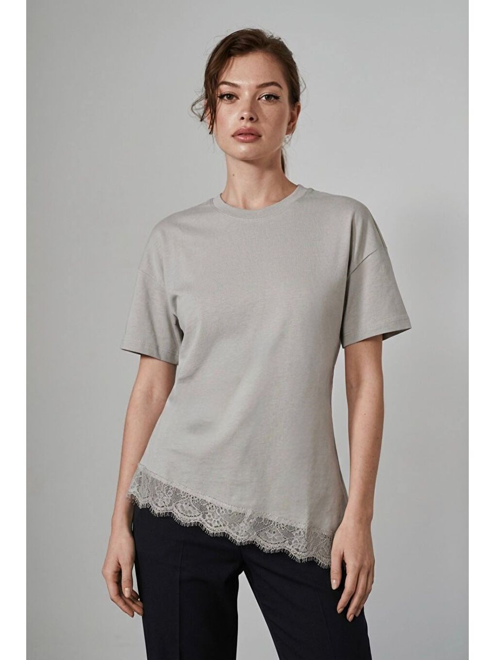 Boyalı Gri Dantel Detaylı Belden Oturtmalı Asimetrik Kadın Tişört Mg2719-1