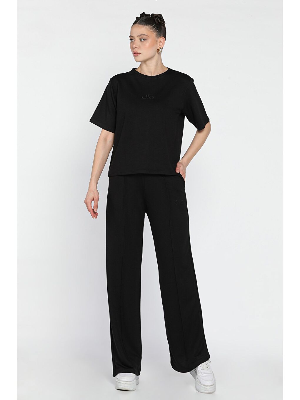 Siyah Kadın Nakışlı Çimalı Tişört Pantolon İkili Takım