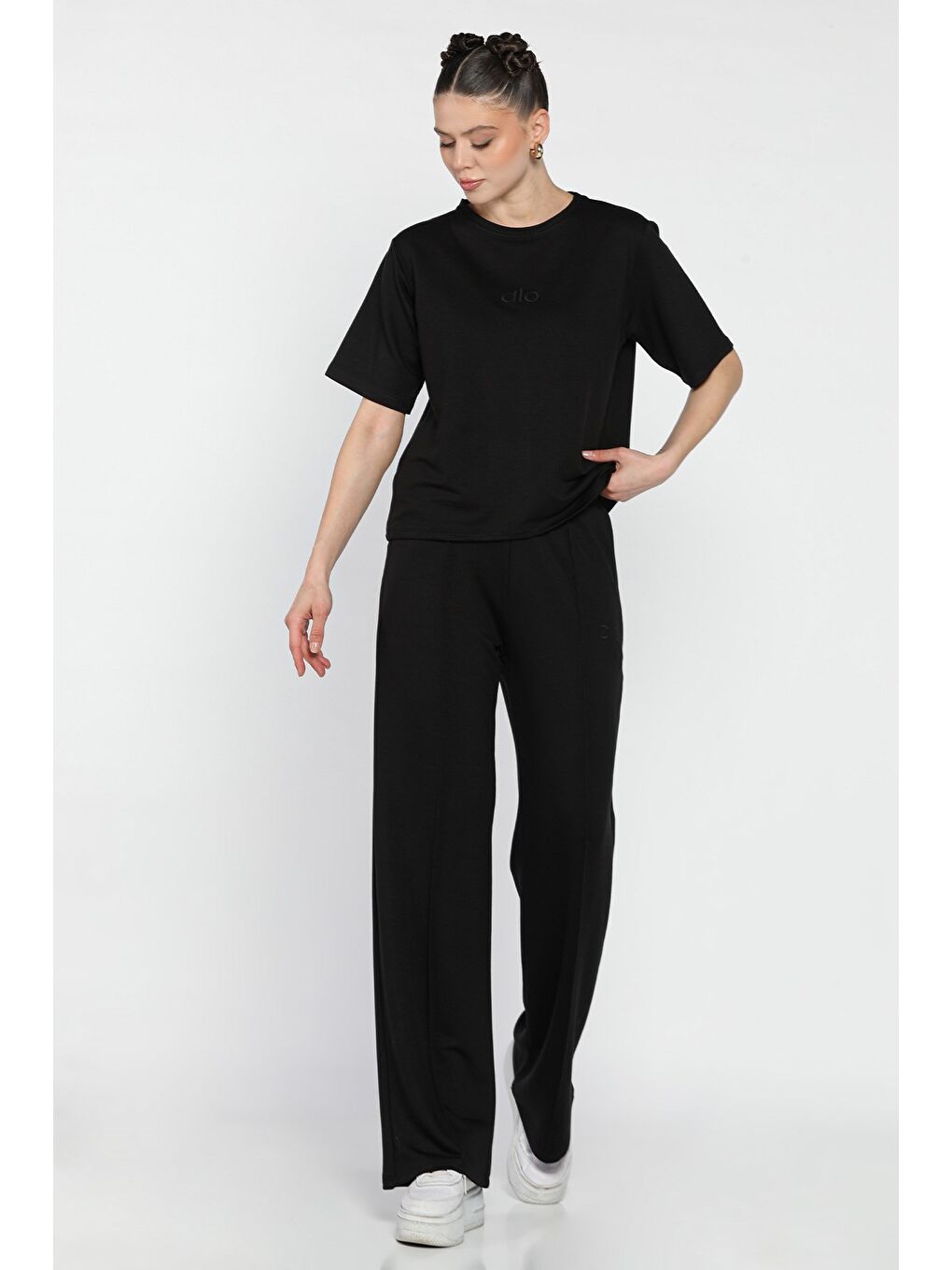 Siyah Kadın Nakışlı Çimalı Tişört Pantolon İkili Takım-1